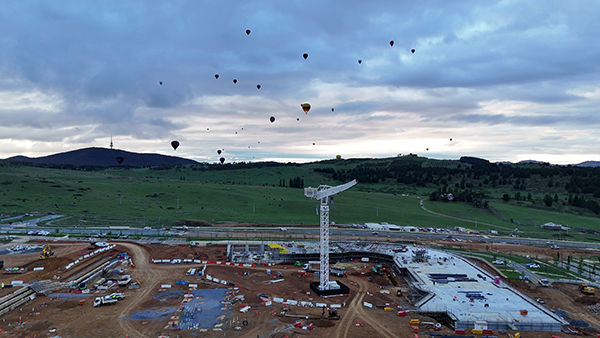 Whitlam - balloons + build